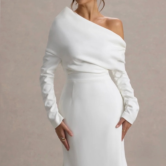 Elegant Off-Shoulder White Dress - Picture 4 of 4